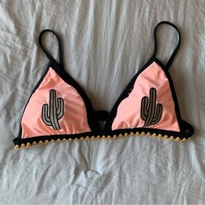 No Boundaries | M | CACTUS BIKINI TOP | EUC